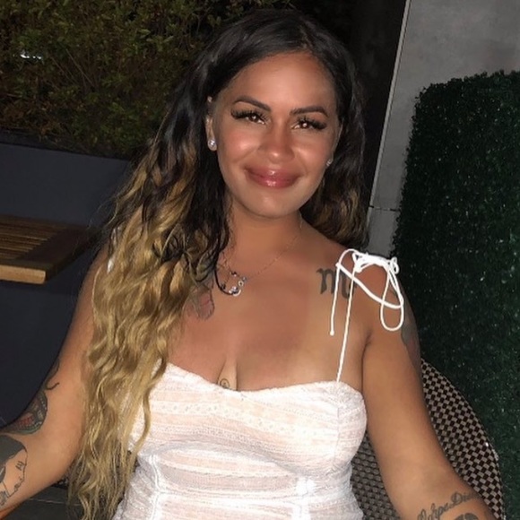 Meet your Posher, Stephanie - Picture 2 of 2